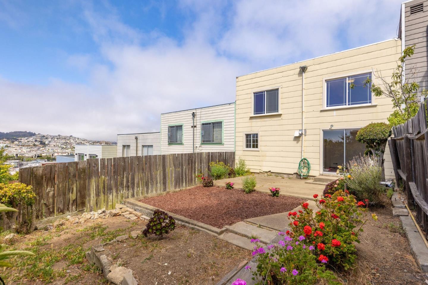 Detail Gallery Image 40 of 51 For 325 Bridgeview Dr, San Francisco,  CA 94124 - 4 Beds | 2 Baths