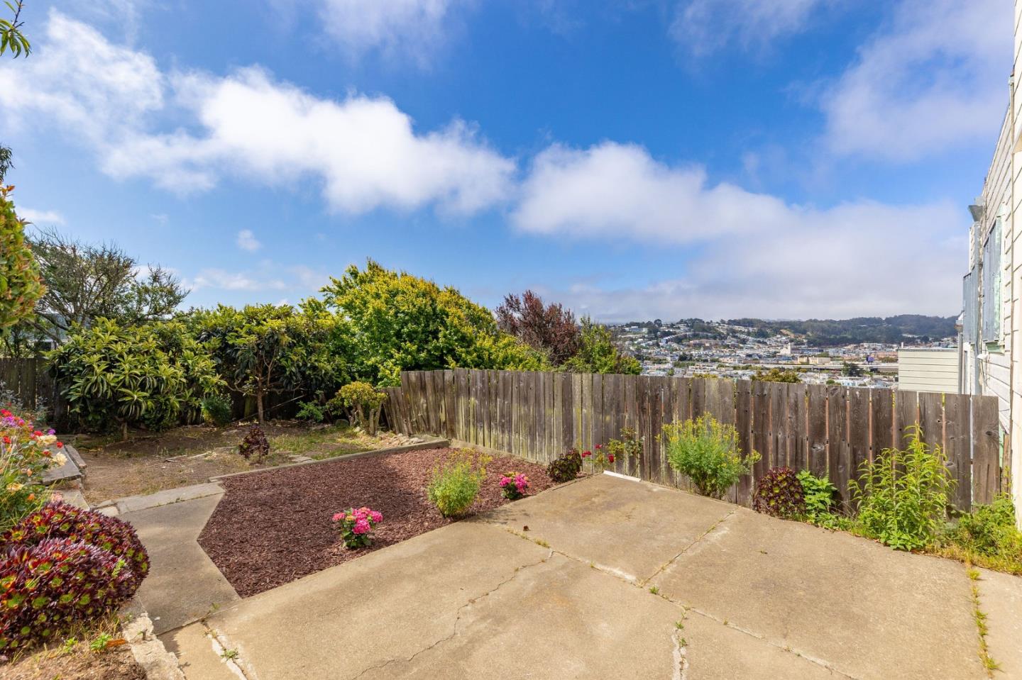 Detail Gallery Image 43 of 51 For 325 Bridgeview Dr, San Francisco,  CA 94124 - 4 Beds | 2 Baths