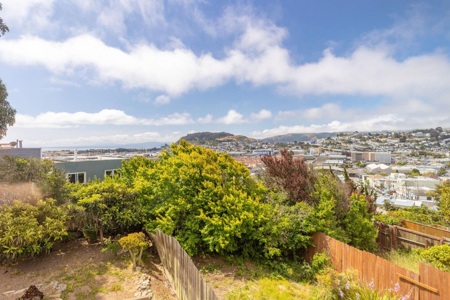Detail Gallery Image 44 of 51 For 325 Bridgeview Dr, San Francisco,  CA 94124 - 4 Beds | 2 Baths
