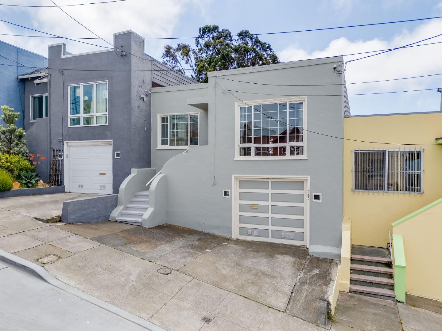 Detail Gallery Image 5 of 51 For 325 Bridgeview Dr, San Francisco,  CA 94124 - 4 Beds | 2 Baths