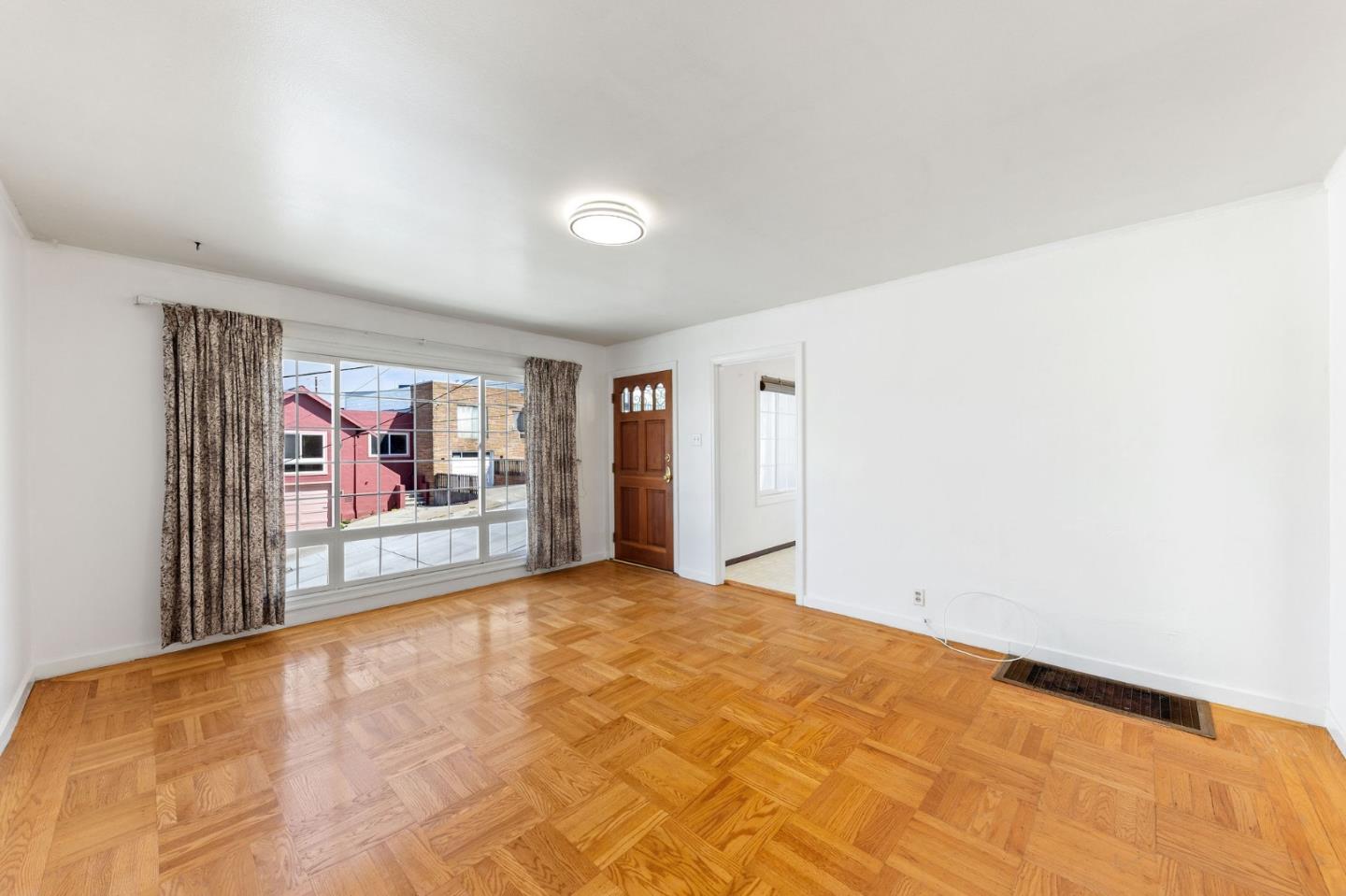 Detail Gallery Image 7 of 51 For 325 Bridgeview Dr, San Francisco,  CA 94124 - 4 Beds | 2 Baths