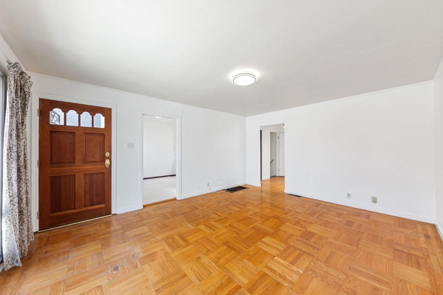Detail Gallery Image 8 of 51 For 325 Bridgeview Dr, San Francisco,  CA 94124 - 4 Beds | 2 Baths