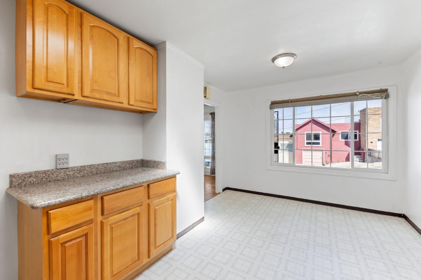 Detail Gallery Image 9 of 51 For 325 Bridgeview Dr, San Francisco,  CA 94124 - 4 Beds | 2 Baths