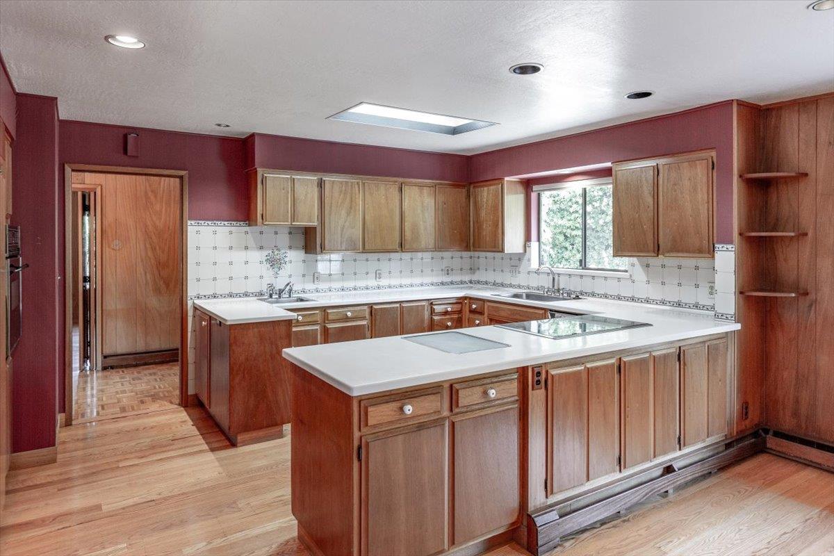 Detail Gallery Image 14 of 42 For 60 View St, Los Altos,  CA 94022 - 5 Beds | 3 Baths