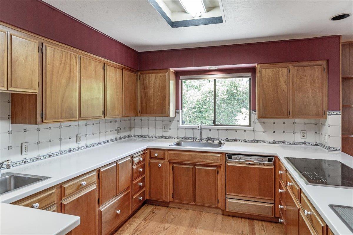 Detail Gallery Image 15 of 42 For 60 View St, Los Altos,  CA 94022 - 5 Beds | 3 Baths