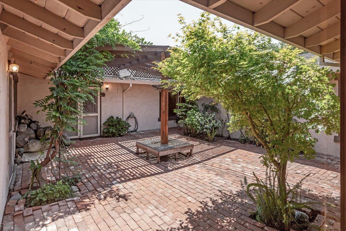 Detail Gallery Image 16 of 42 For 60 View St, Los Altos,  CA 94022 - 5 Beds | 3 Baths