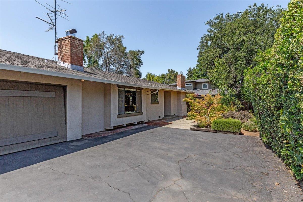 Detail Gallery Image 2 of 42 For 60 View St, Los Altos,  CA 94022 - 5 Beds | 3 Baths