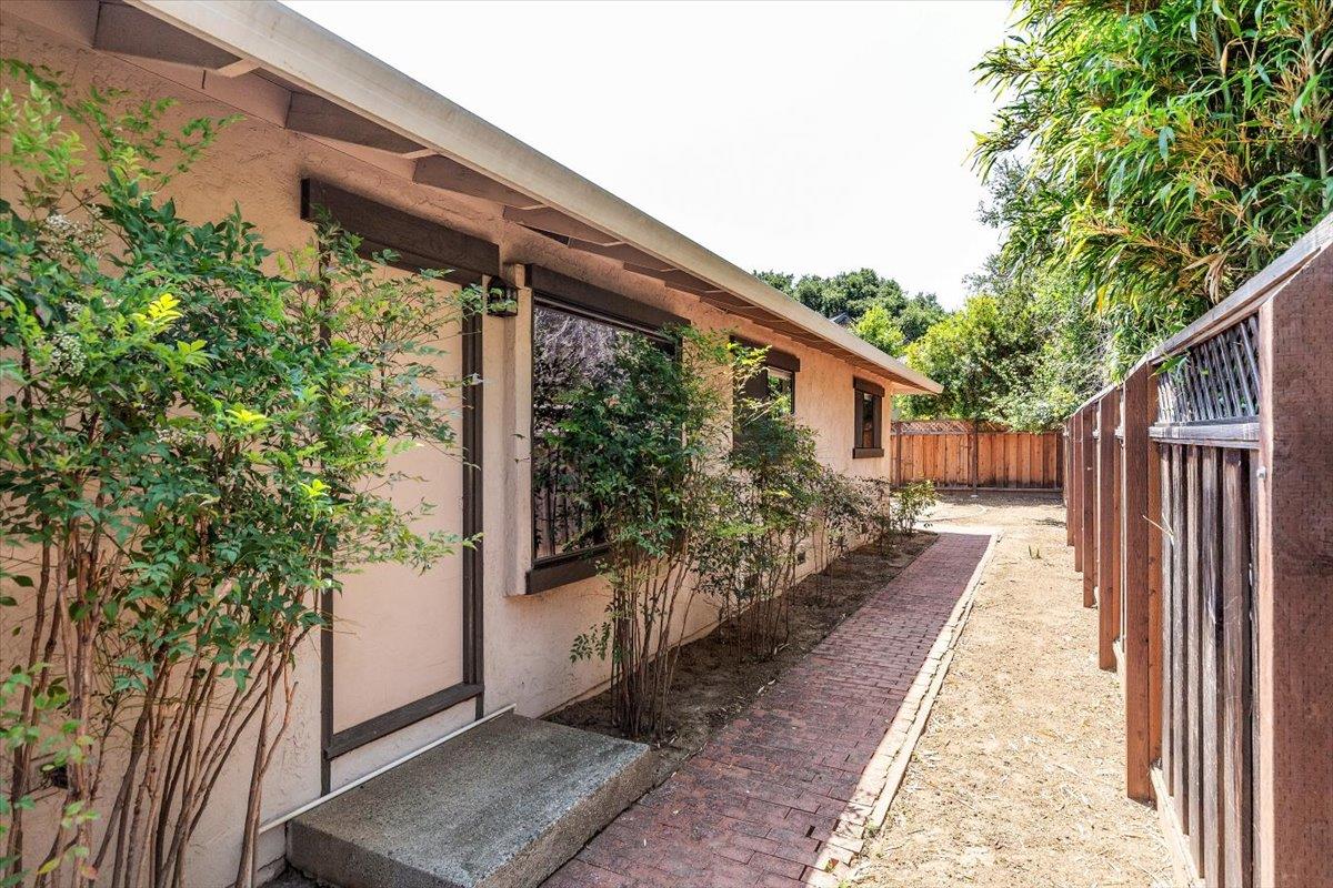 Detail Gallery Image 34 of 42 For 60 View St, Los Altos,  CA 94022 - 5 Beds | 3 Baths
