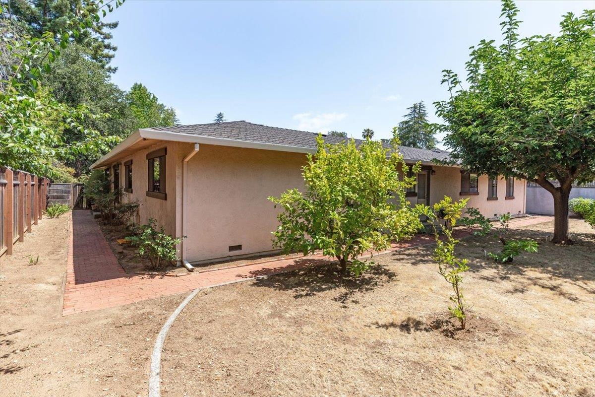 Detail Gallery Image 37 of 42 For 60 View St, Los Altos,  CA 94022 - 5 Beds | 3 Baths