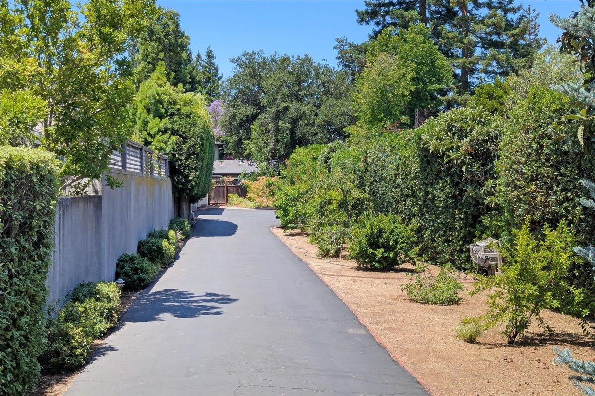 Detail Gallery Image 7 of 42 For 60 View St, Los Altos,  CA 94022 - 5 Beds | 3 Baths