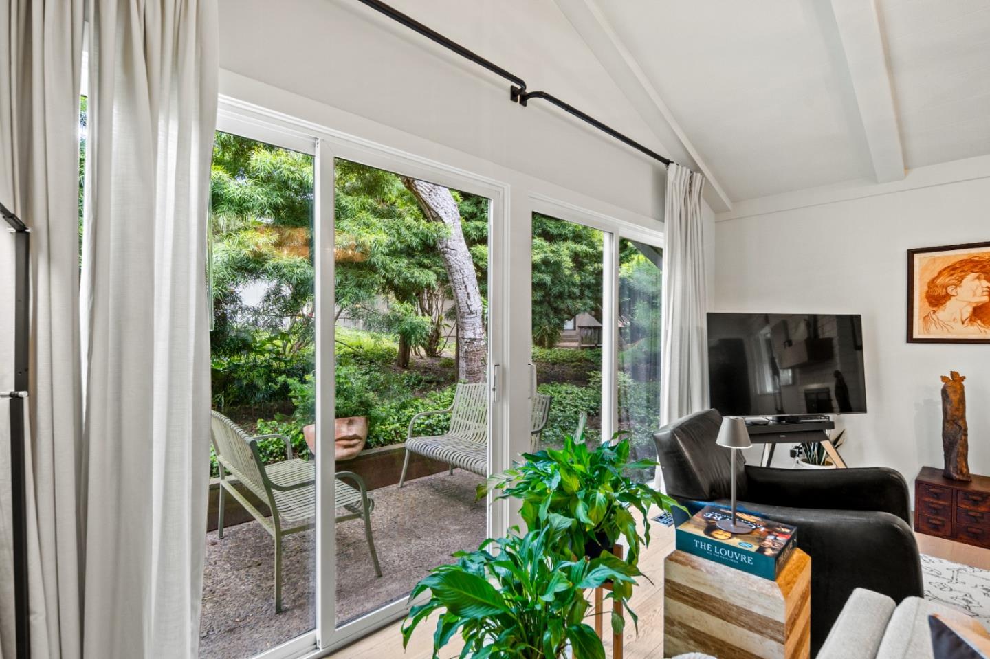 Detail Gallery Image 4 of 15 For 38 Country Club Gate, Pacific Grove,  CA 93950 - 2 Beds | 2 Baths