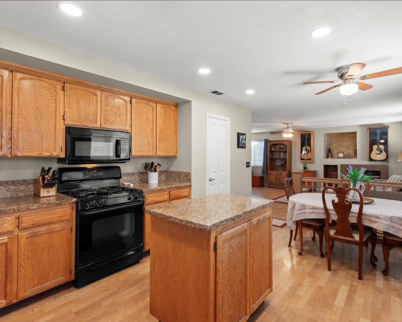 Detail Gallery Image 10 of 40 For 2090 Iroula Way, Tracy,  CA 95377 - 4 Beds | 3 Baths