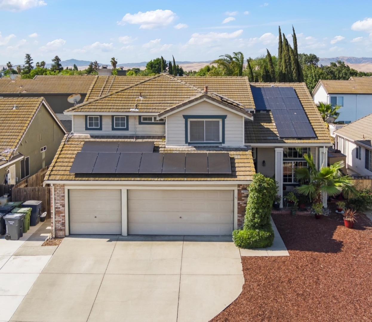 Detail Gallery Image 2 of 40 For 2090 Iroula Way, Tracy,  CA 95377 - 4 Beds | 3 Baths