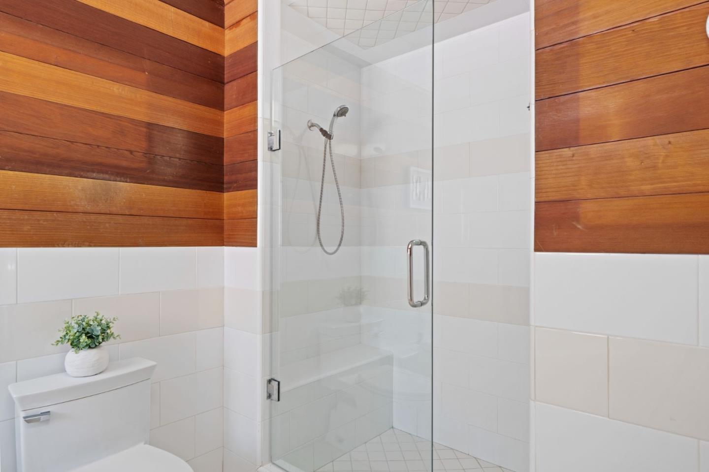 Detail Gallery Image 11 of 27 For 1780 Edgewood Rd, Redwood City,  CA 94062 - 4 Beds | 3/1 Baths