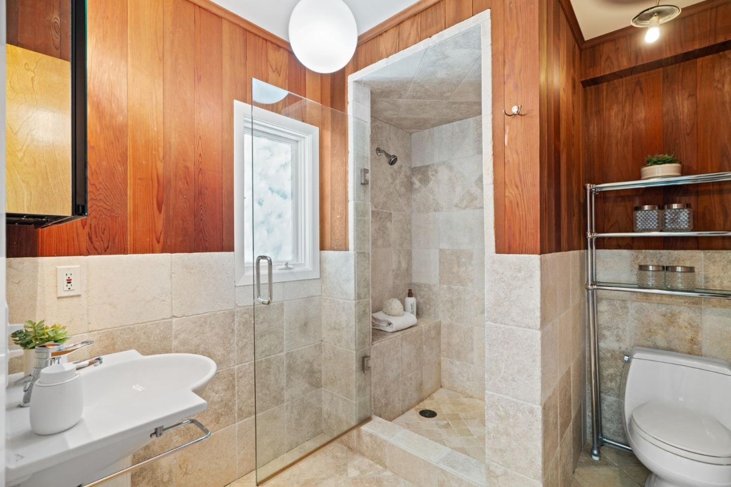 Detail Gallery Image 14 of 27 For 1780 Edgewood Rd, Redwood City,  CA 94062 - 4 Beds | 3/1 Baths
