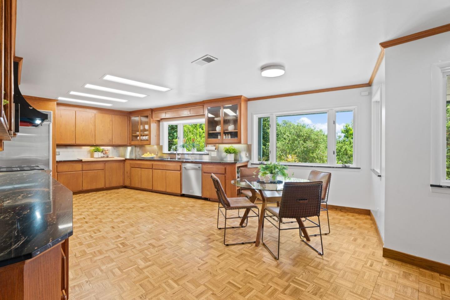 Detail Gallery Image 6 of 27 For 1780 Edgewood Rd, Redwood City,  CA 94062 - 4 Beds | 3/1 Baths