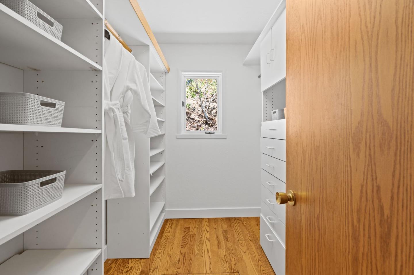 Detail Gallery Image 9 of 27 For 1780 Edgewood Rd, Redwood City,  CA 94062 - 4 Beds | 3/1 Baths