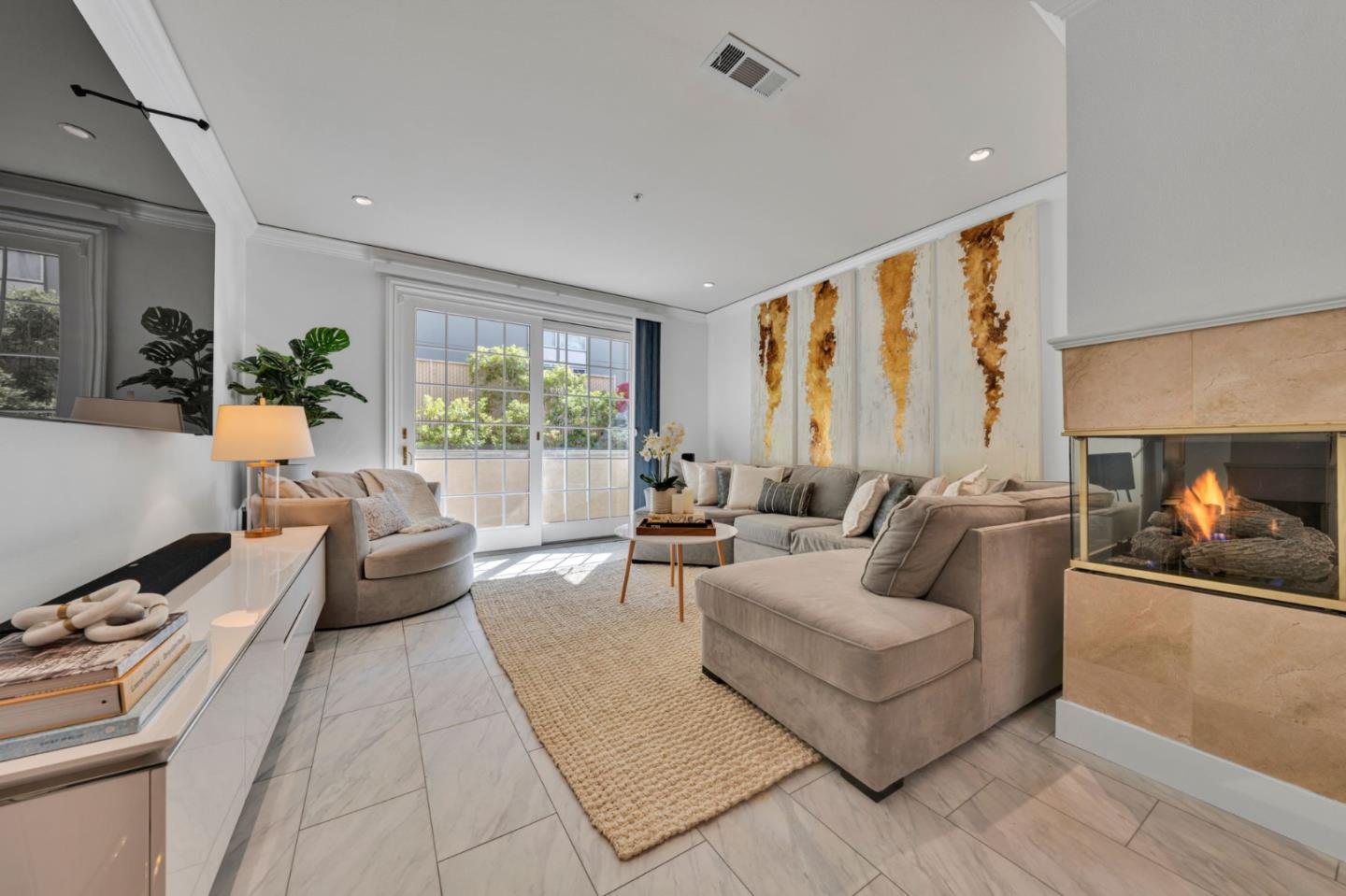 Detail Gallery Image 12 of 60 For 153 N San Mateo Dr #106,  San Mateo,  CA 94401 - 3 Beds | 3 Baths