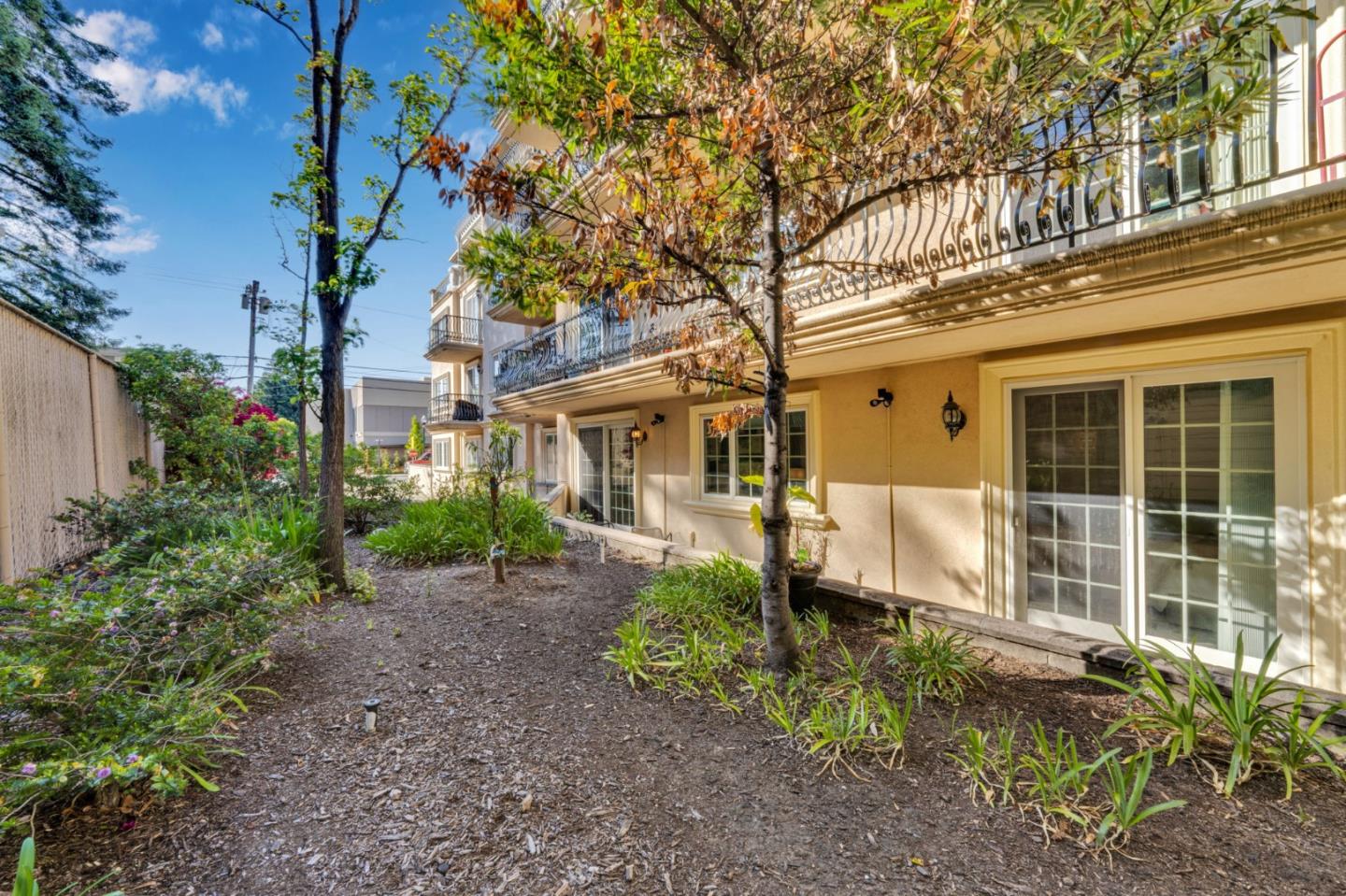 Detail Gallery Image 13 of 60 For 153 N San Mateo Dr #106,  San Mateo,  CA 94401 - 3 Beds | 3 Baths