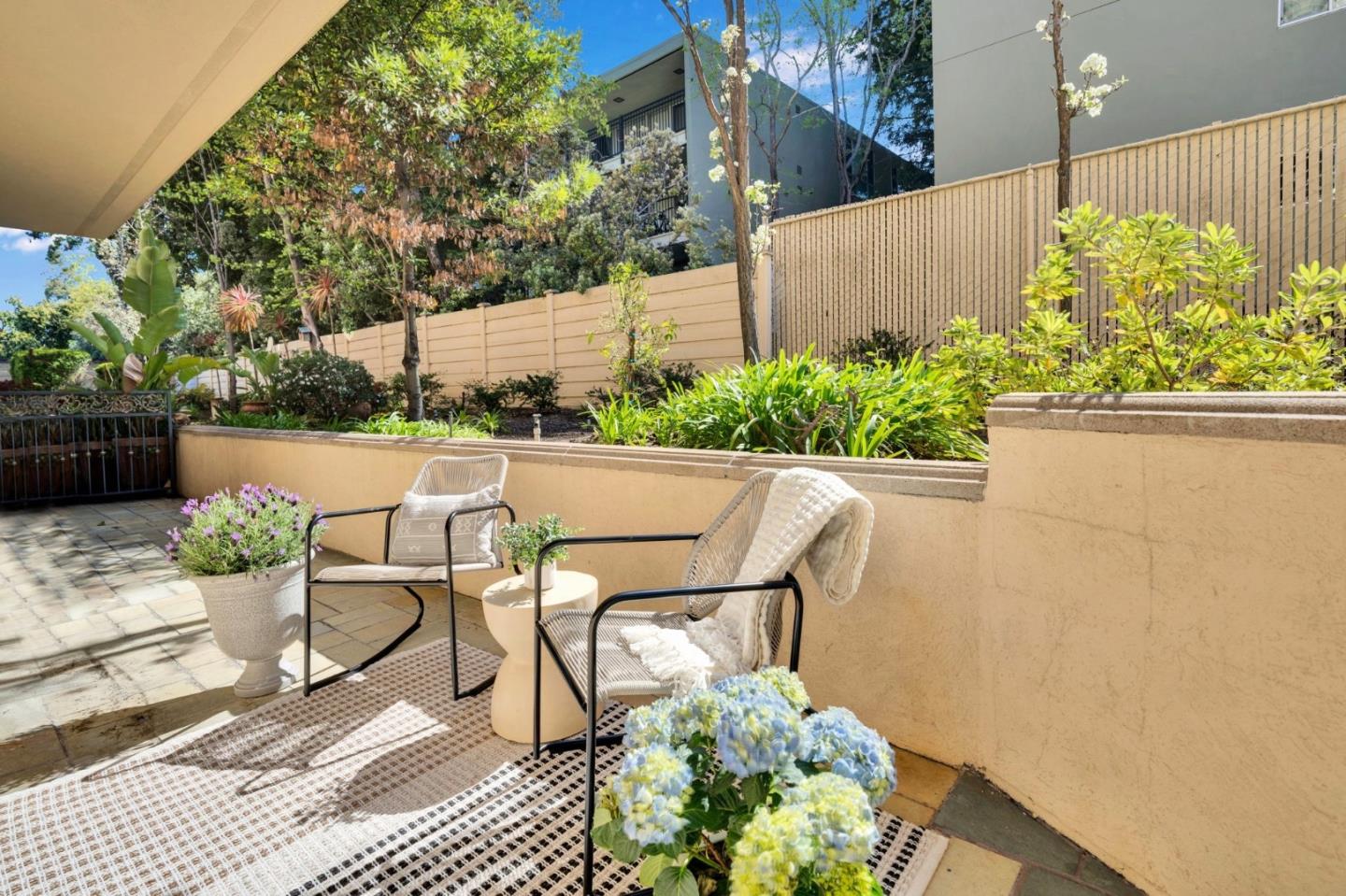 Detail Gallery Image 15 of 60 For 153 N San Mateo Dr #106,  San Mateo,  CA 94401 - 3 Beds | 3 Baths