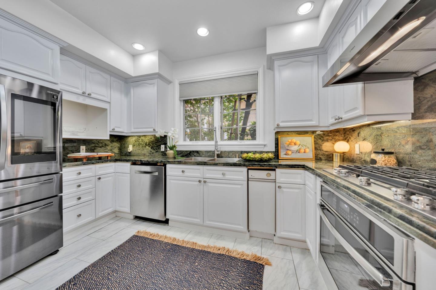 Detail Gallery Image 23 of 60 For 153 N San Mateo Dr #106,  San Mateo,  CA 94401 - 3 Beds | 3 Baths