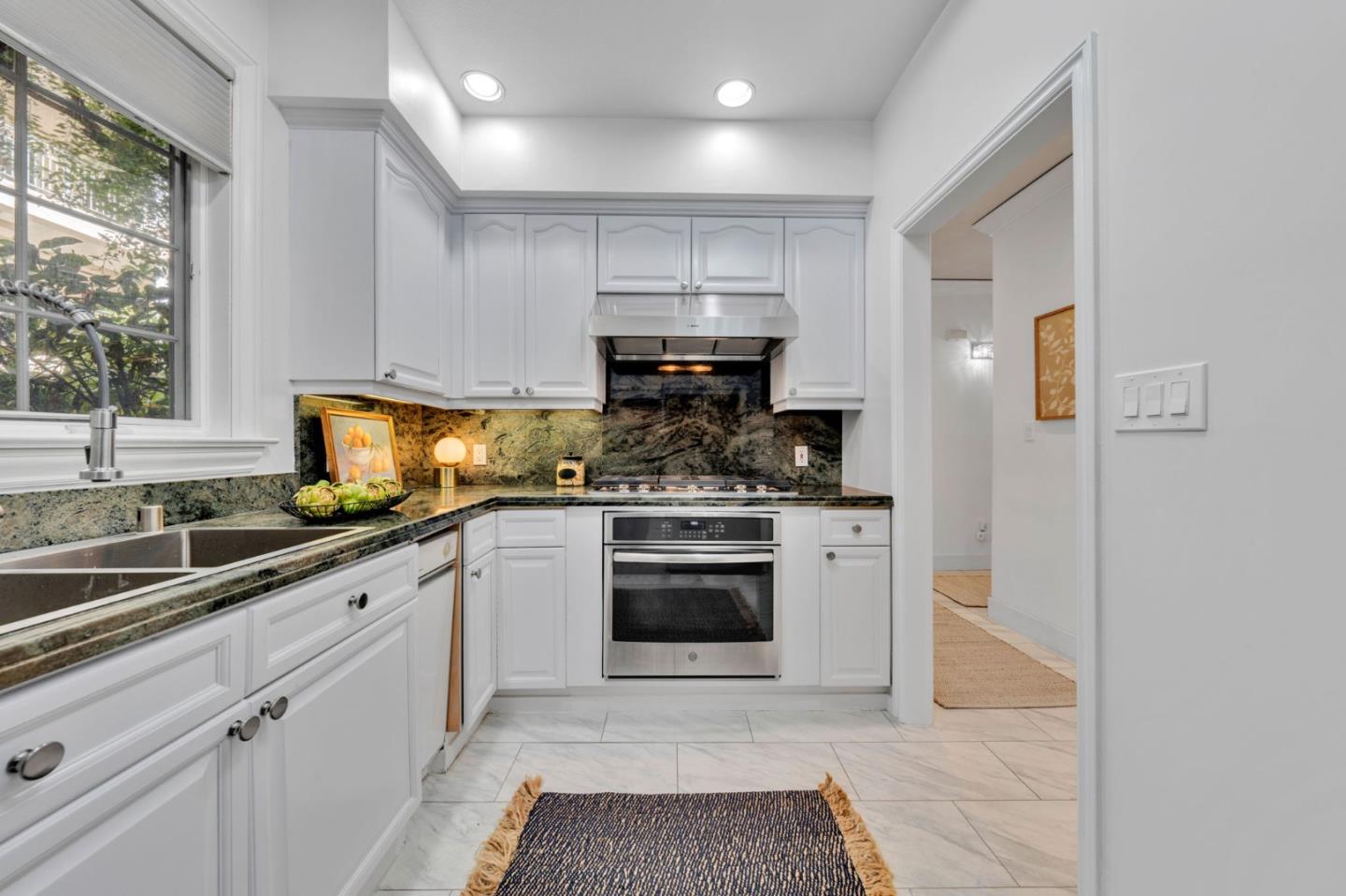 Detail Gallery Image 26 of 60 For 153 N San Mateo Dr #106,  San Mateo,  CA 94401 - 3 Beds | 3 Baths