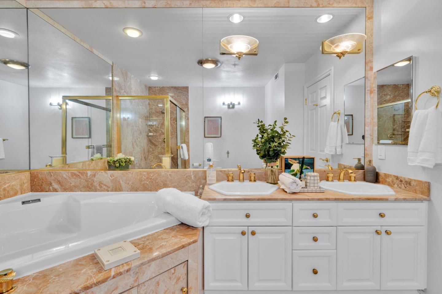 Detail Gallery Image 33 of 60 For 153 N San Mateo Dr #106,  San Mateo,  CA 94401 - 3 Beds | 3 Baths