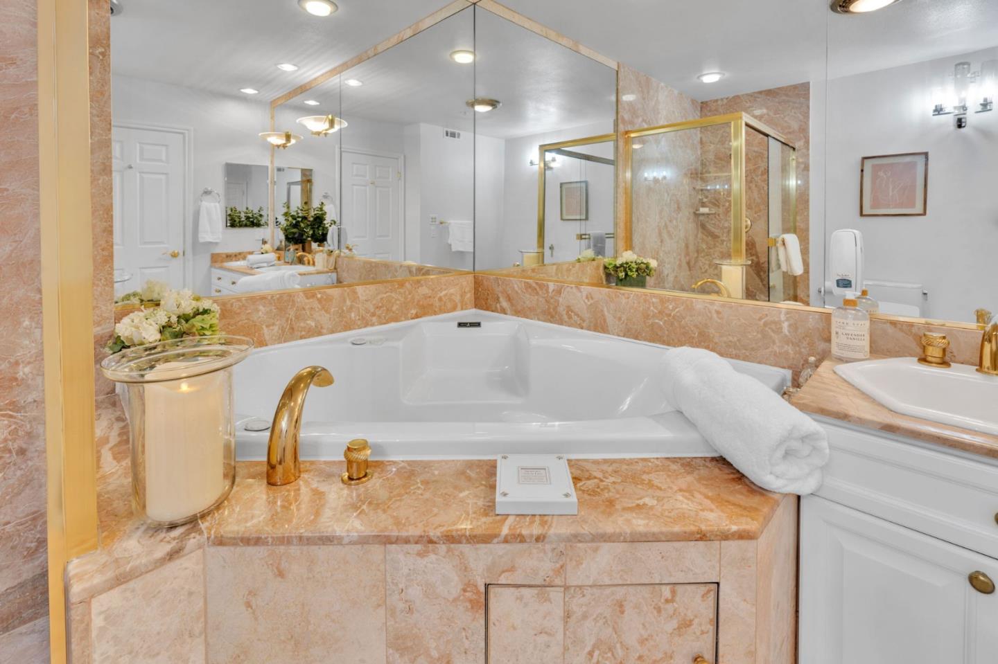 Detail Gallery Image 35 of 60 For 153 N San Mateo Dr #106,  San Mateo,  CA 94401 - 3 Beds | 3 Baths