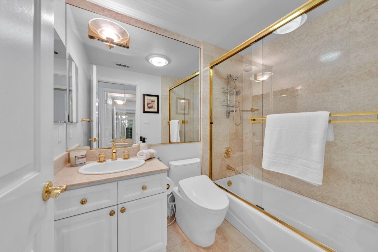 Detail Gallery Image 47 of 60 For 153 N San Mateo Dr #106,  San Mateo,  CA 94401 - 3 Beds | 3 Baths
