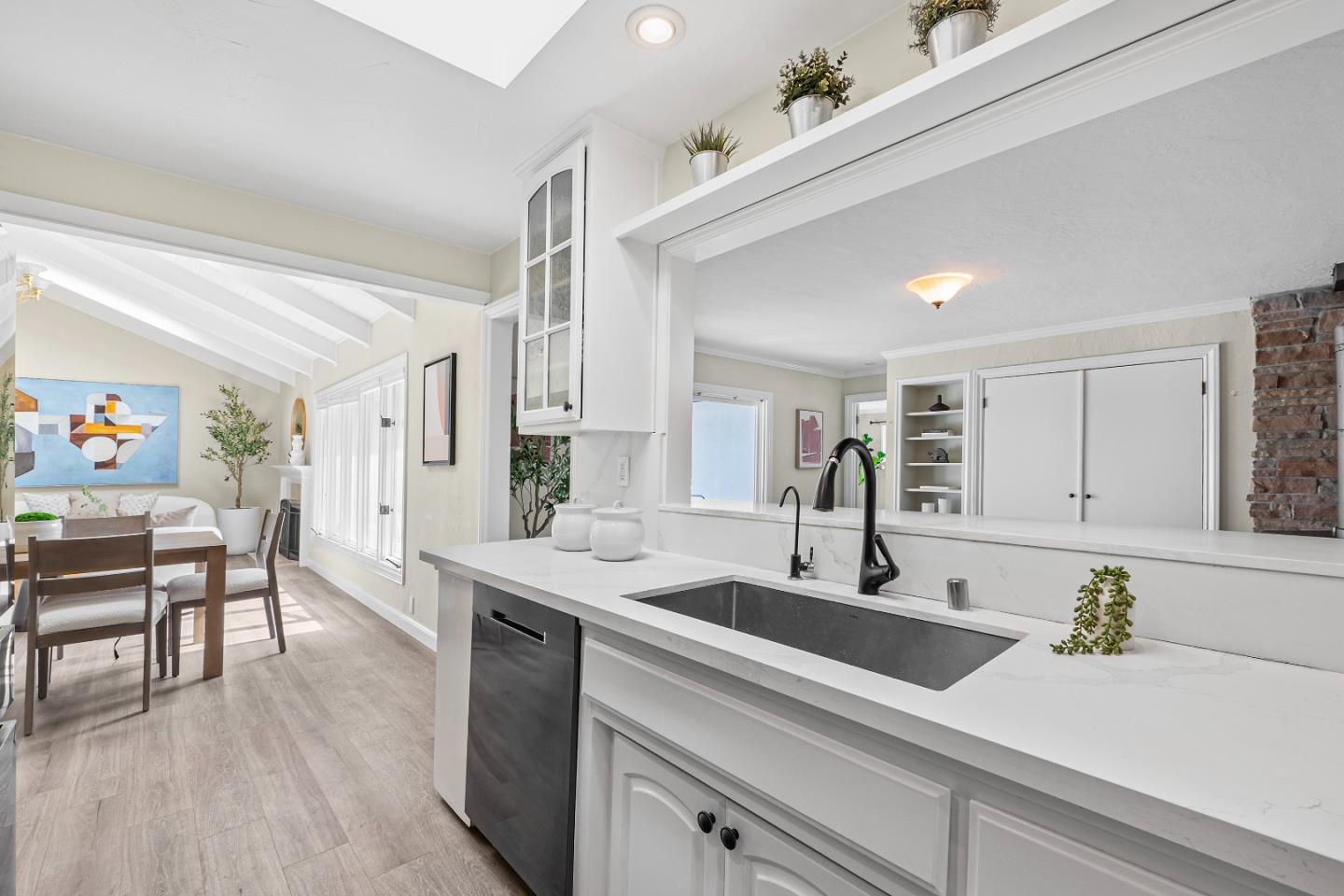 Detail Gallery Image 10 of 45 For 1341 Las Palmas Dr, Santa Clara,  CA 95051 - 4 Beds | 2 Baths