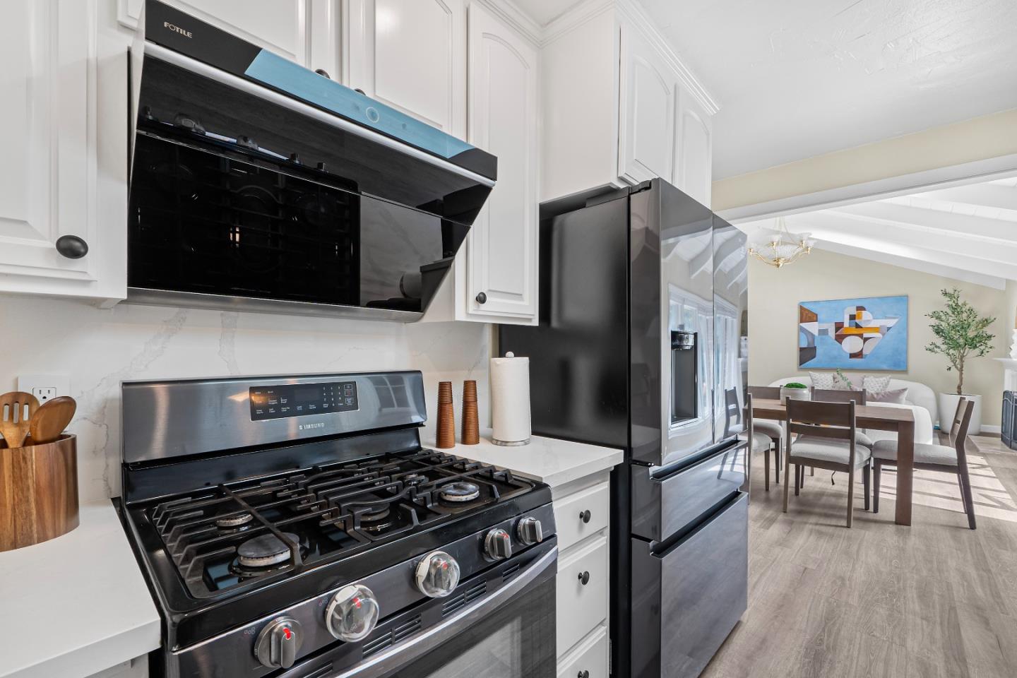 Detail Gallery Image 11 of 45 For 1341 Las Palmas Dr, Santa Clara,  CA 95051 - 4 Beds | 2 Baths