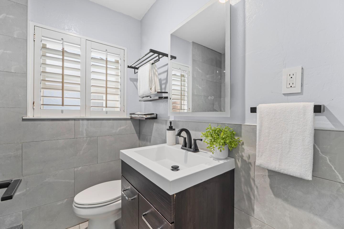 Detail Gallery Image 28 of 45 For 1341 Las Palmas Dr, Santa Clara,  CA 95051 - 4 Beds | 2 Baths