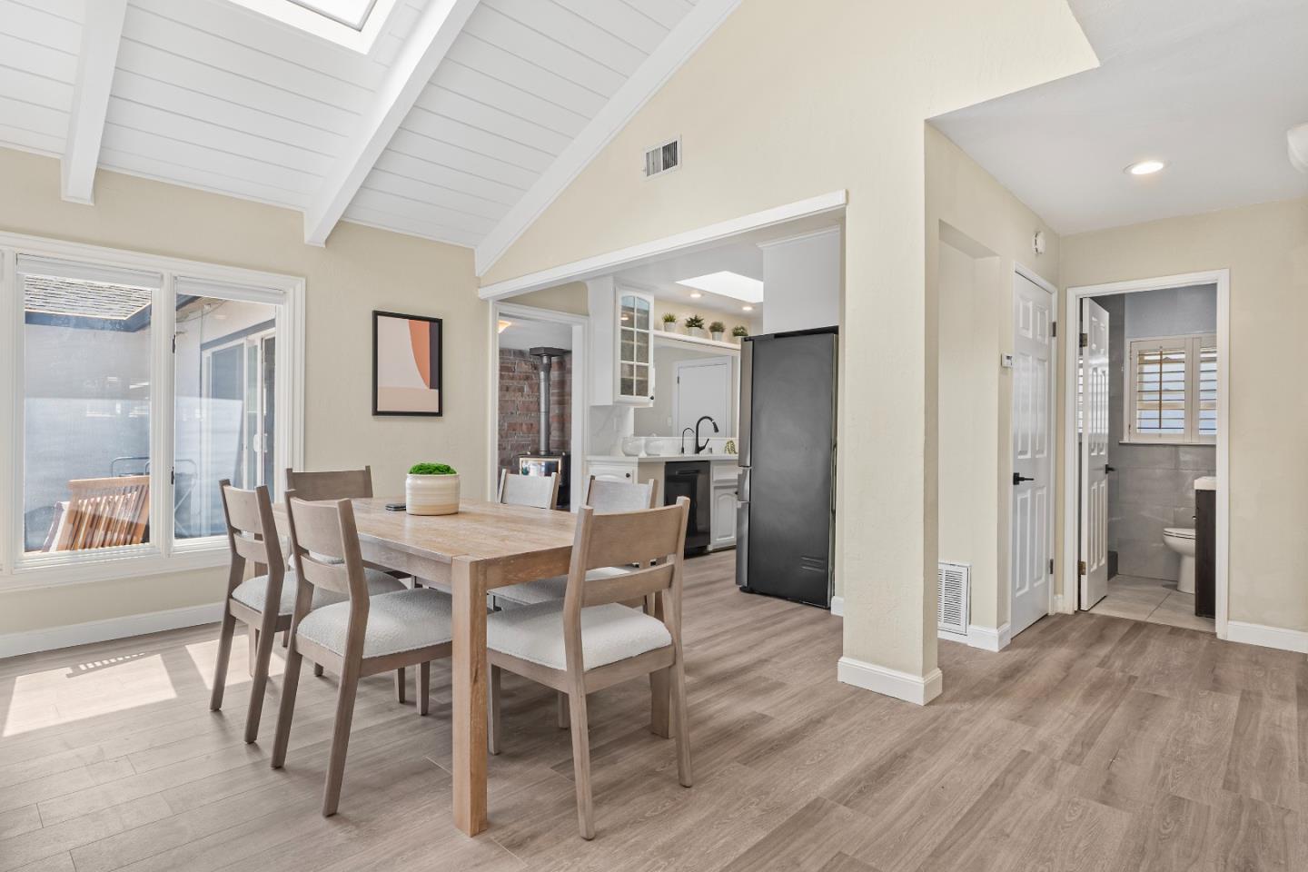 Detail Gallery Image 4 of 45 For 1341 Las Palmas Dr, Santa Clara,  CA 95051 - 4 Beds | 2 Baths