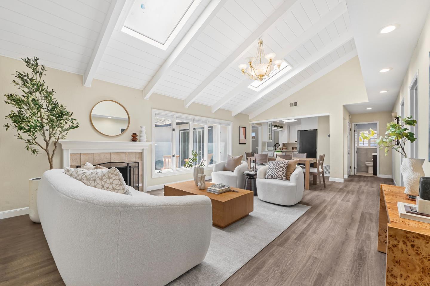 Detail Gallery Image 6 of 45 For 1341 Las Palmas Dr, Santa Clara,  CA 95051 - 4 Beds | 2 Baths
