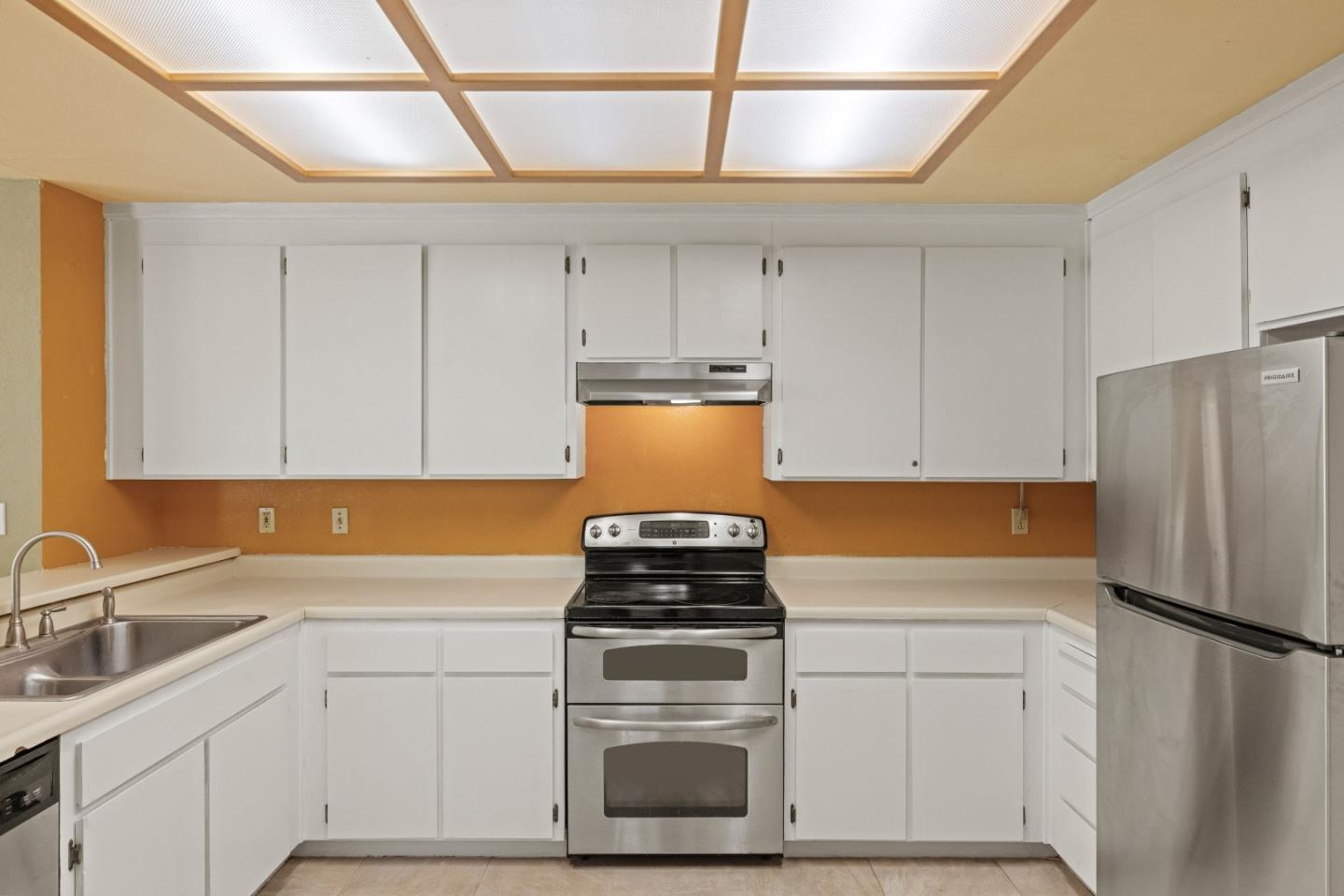 Detail Gallery Image 13 of 40 For 542 via Sorrento, Morgan Hill,  CA 95037 - 3 Beds | 2/1 Baths