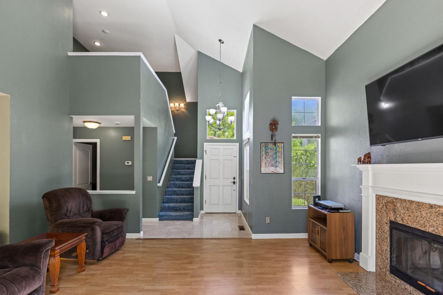 Detail Gallery Image 3 of 40 For 542 via Sorrento, Morgan Hill,  CA 95037 - 3 Beds | 2/1 Baths