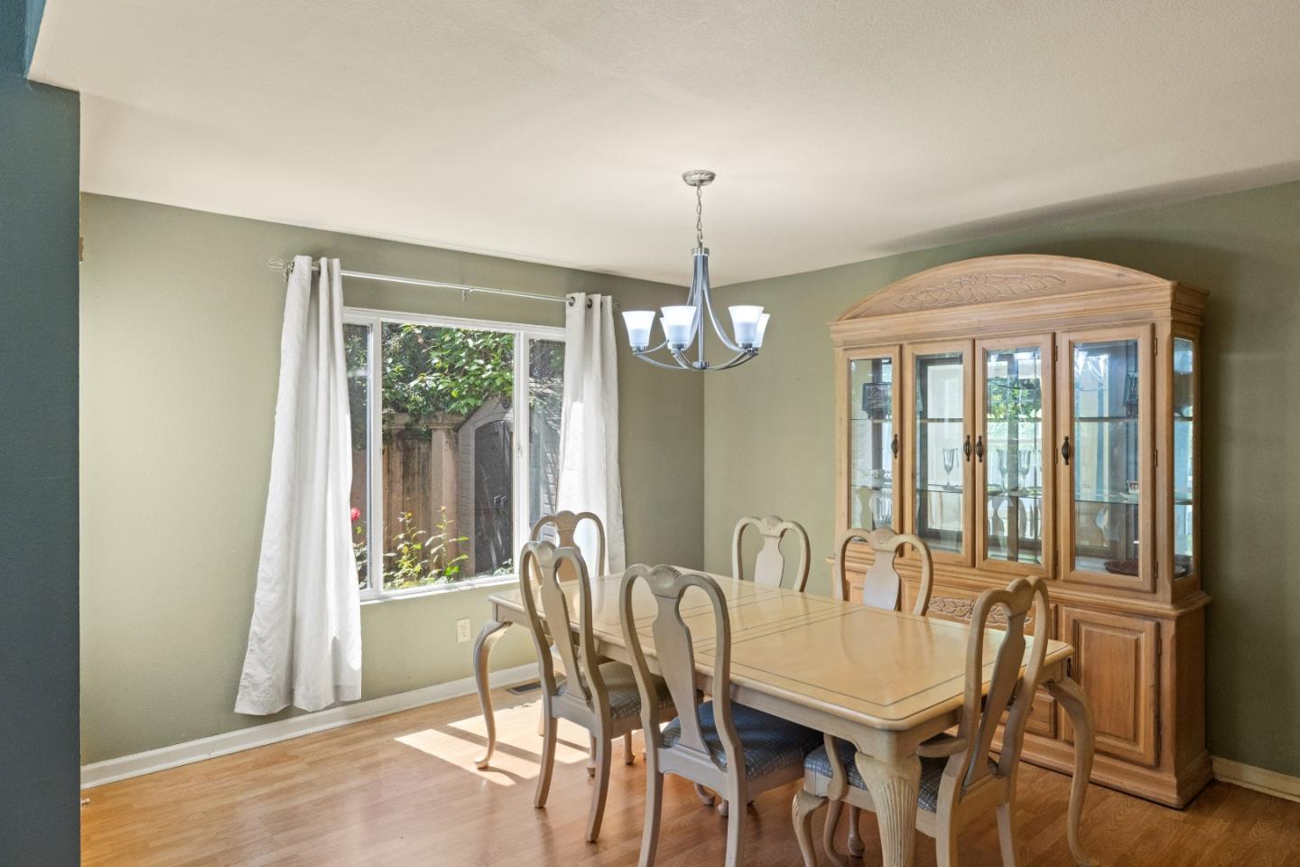 Detail Gallery Image 8 of 40 For 542 via Sorrento, Morgan Hill,  CA 95037 - 3 Beds | 2/1 Baths