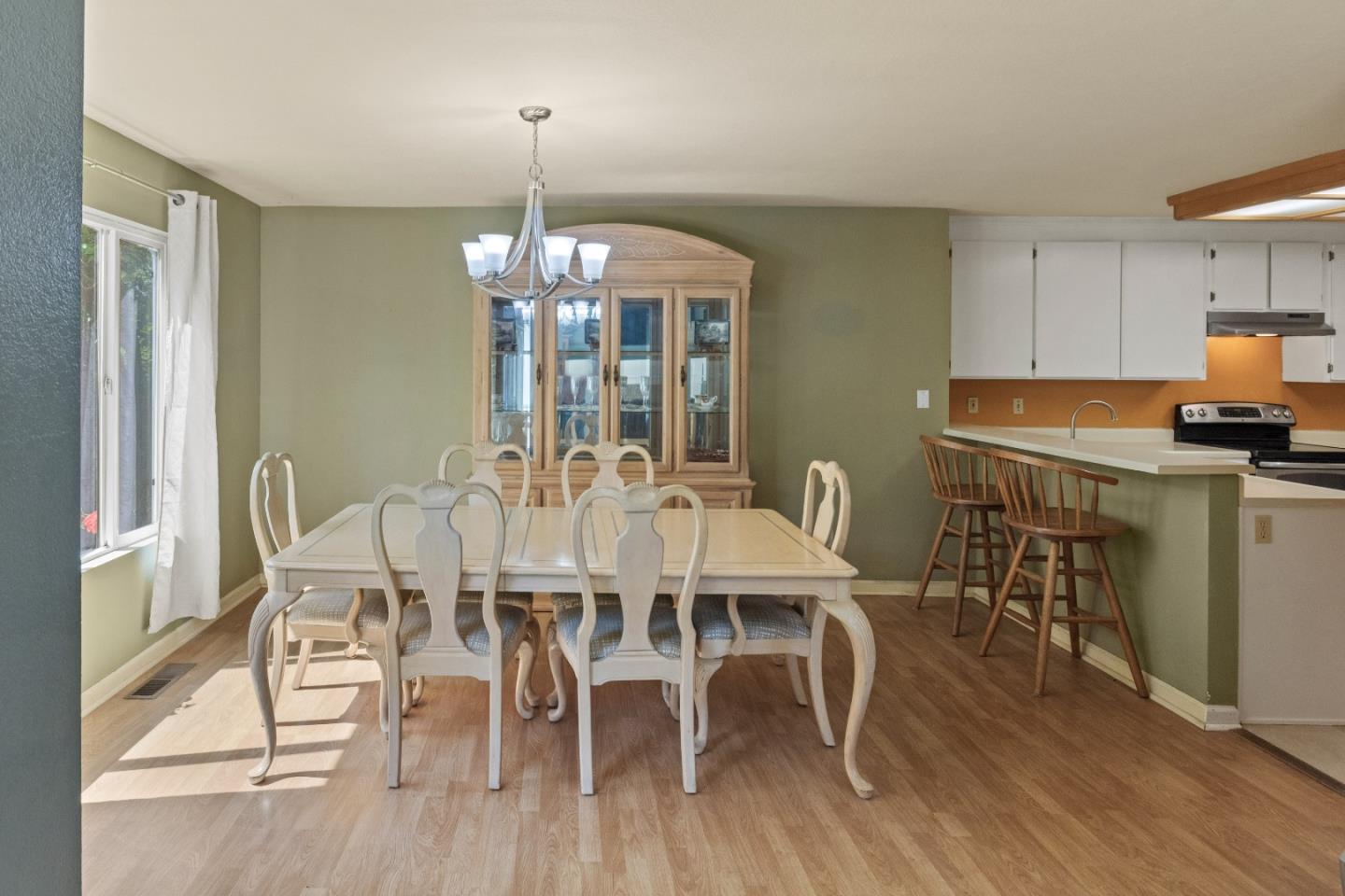 Detail Gallery Image 9 of 40 For 542 via Sorrento, Morgan Hill,  CA 95037 - 3 Beds | 2/1 Baths