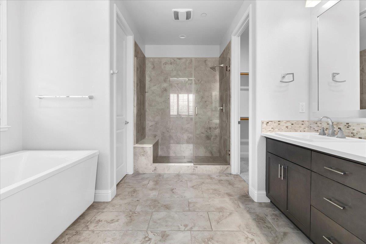 Detail Gallery Image 15 of 45 For 586 Braden Way, Marina,  CA 93933 - 4 Beds | 2/1 Baths