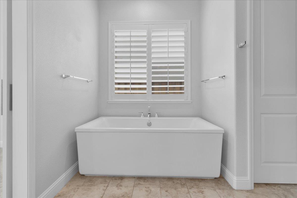 Detail Gallery Image 16 of 45 For 586 Braden Way, Marina,  CA 93933 - 4 Beds | 2/1 Baths