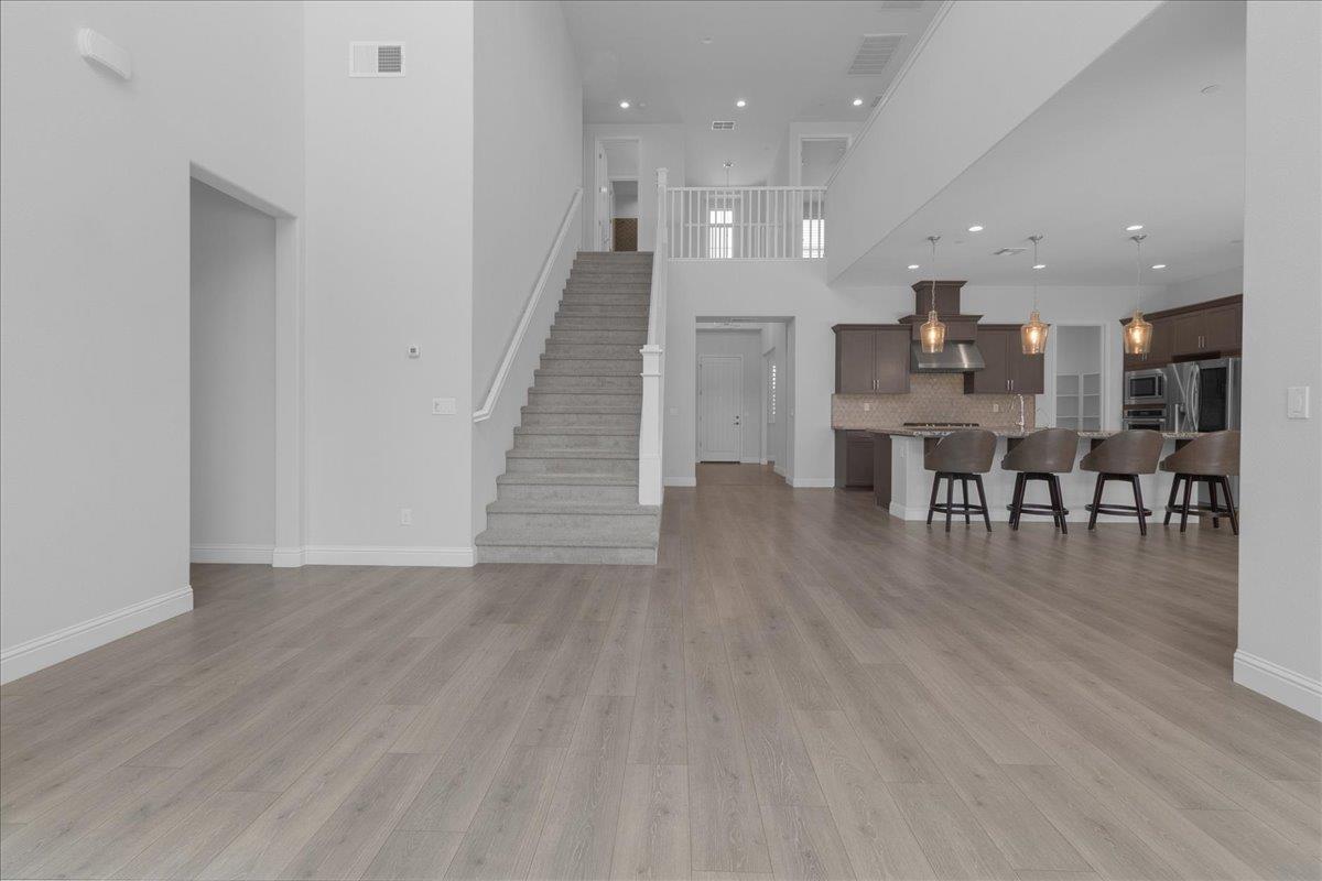Detail Gallery Image 3 of 45 For 586 Braden Way, Marina,  CA 93933 - 4 Beds | 2/1 Baths