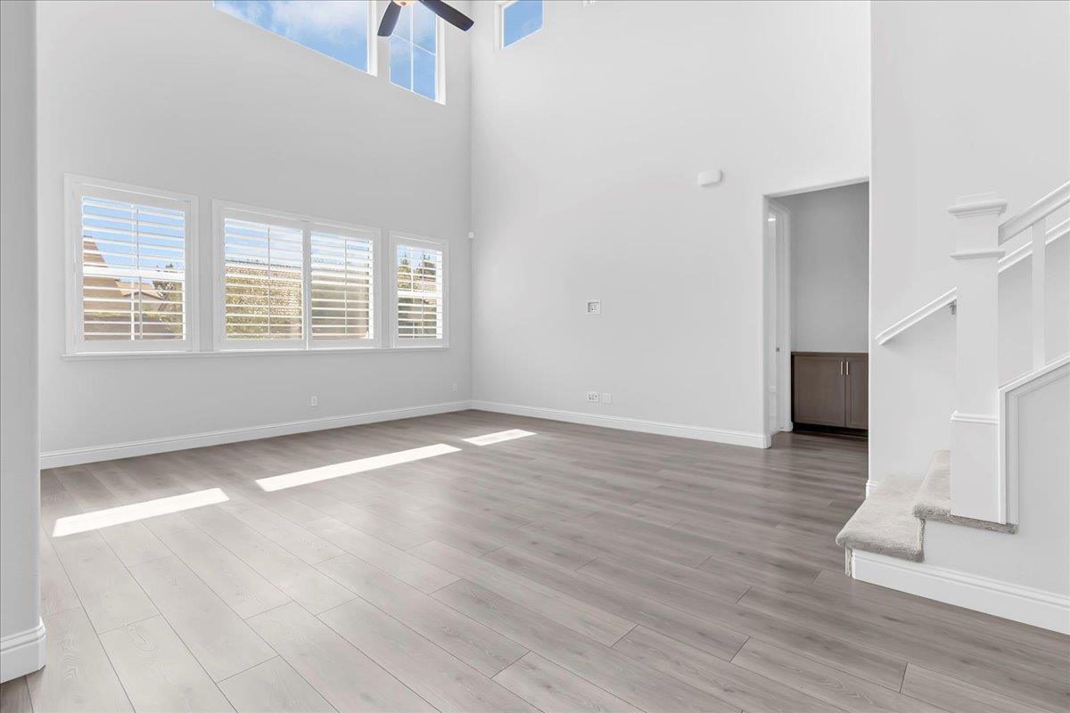 Detail Gallery Image 4 of 45 For 586 Braden Way, Marina,  CA 93933 - 4 Beds | 2/1 Baths
