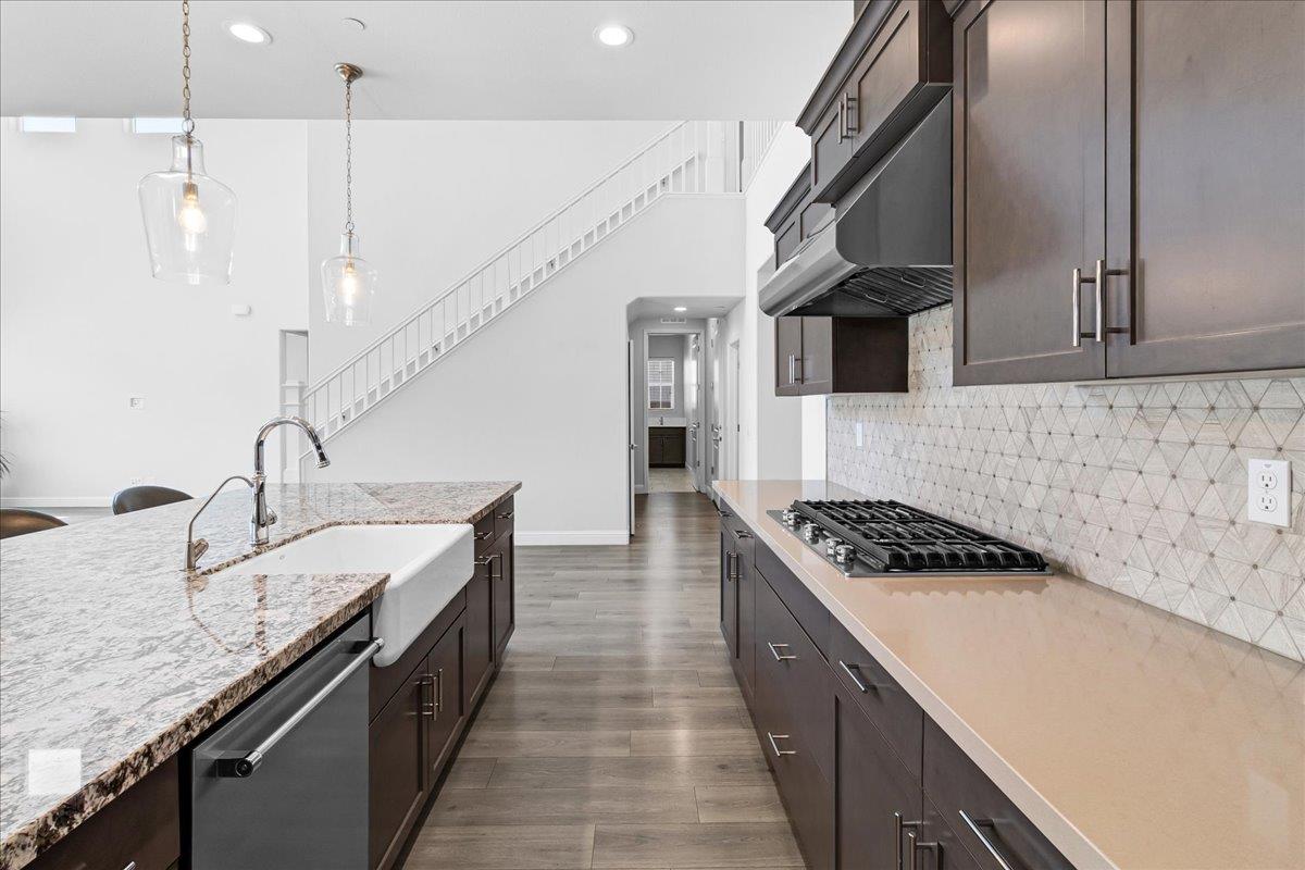 Detail Gallery Image 7 of 45 For 586 Braden Way, Marina,  CA 93933 - 4 Beds | 2/1 Baths