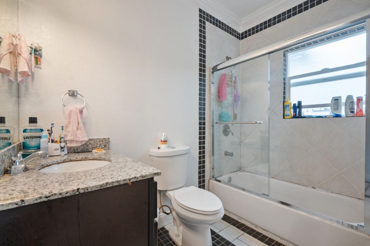 Detail Gallery Image 21 of 27 For 1476 87th Ave, Oakland,  CA 94621 - 3 Beds | 2 Baths