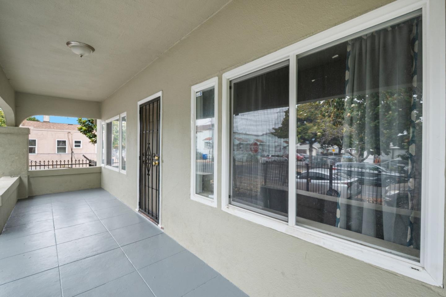 Detail Gallery Image 7 of 27 For 1476 87th Ave, Oakland,  CA 94621 - 3 Beds | 2 Baths