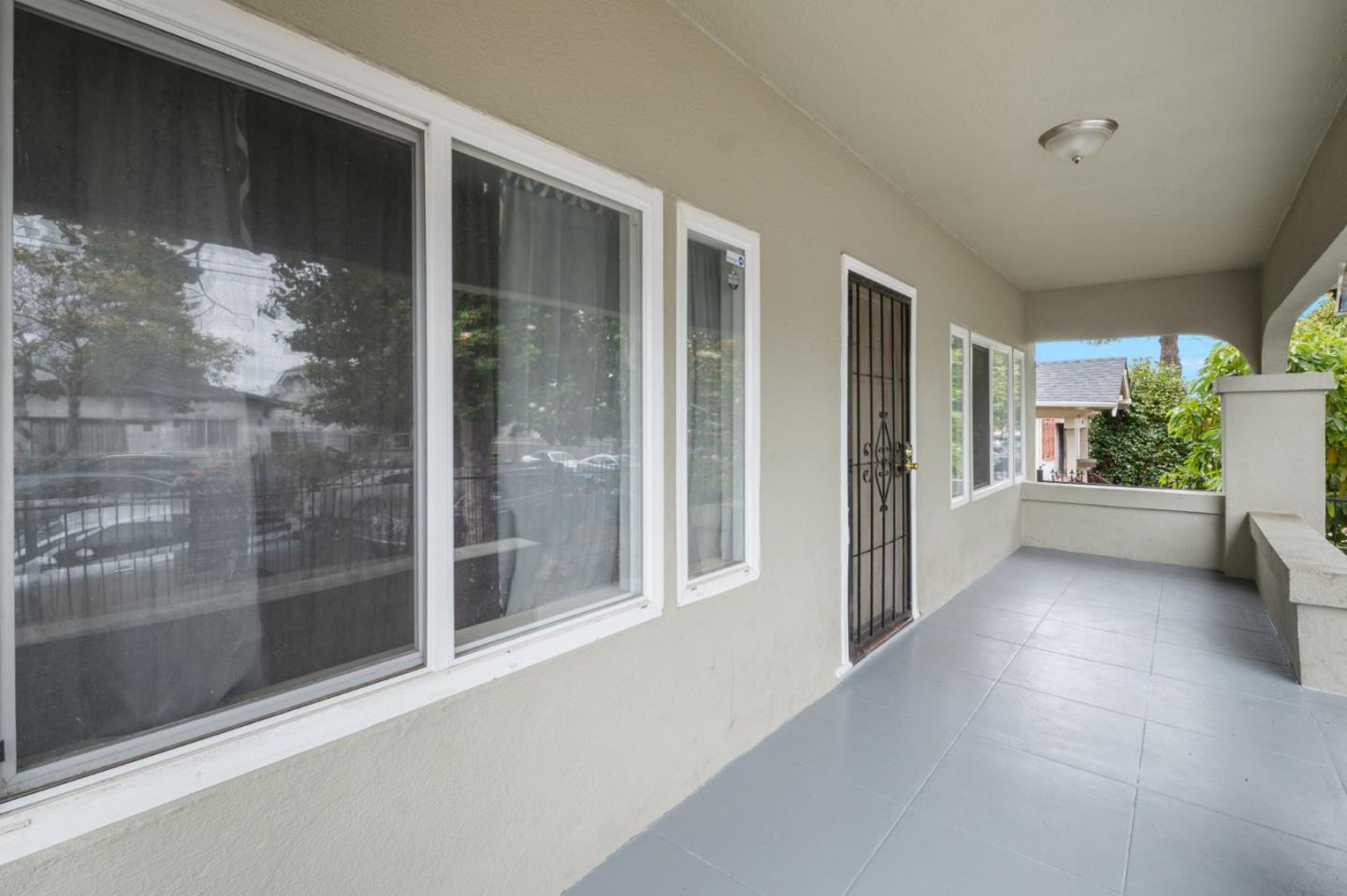 Detail Gallery Image 8 of 27 For 1476 87th Ave, Oakland,  CA 94621 - 3 Beds | 2 Baths