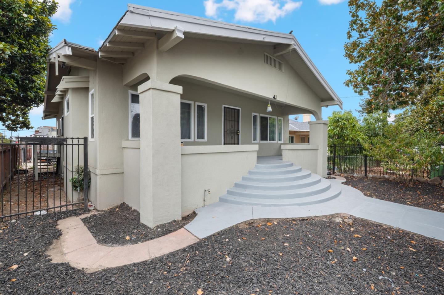 Detail Gallery Image 9 of 27 For 1476 87th Ave, Oakland,  CA 94621 - 3 Beds | 2 Baths