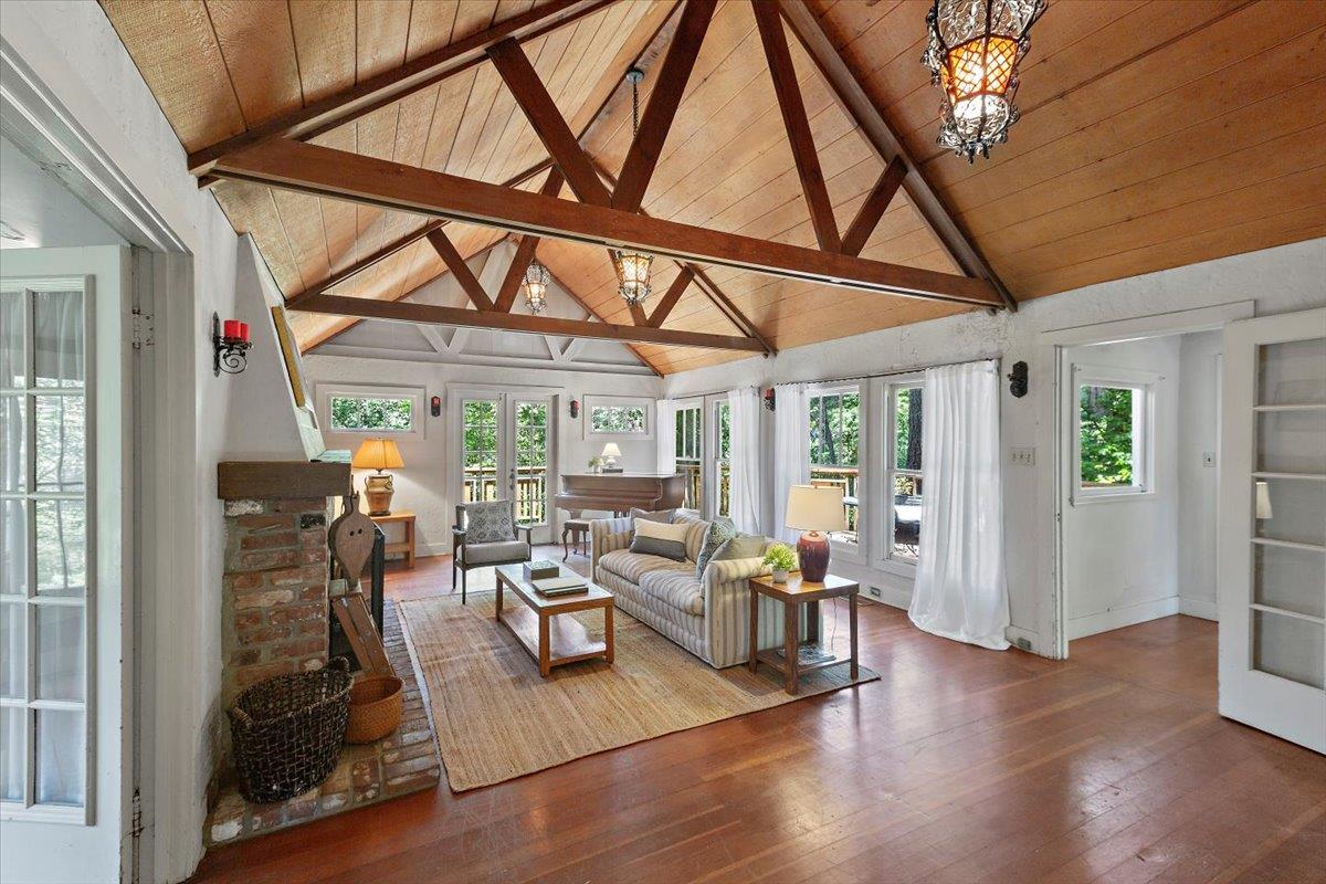 Detail Gallery Image 12 of 29 For 31 Skyline Dr, Woodside,  CA 94062 - 4 Beds | 2 Baths