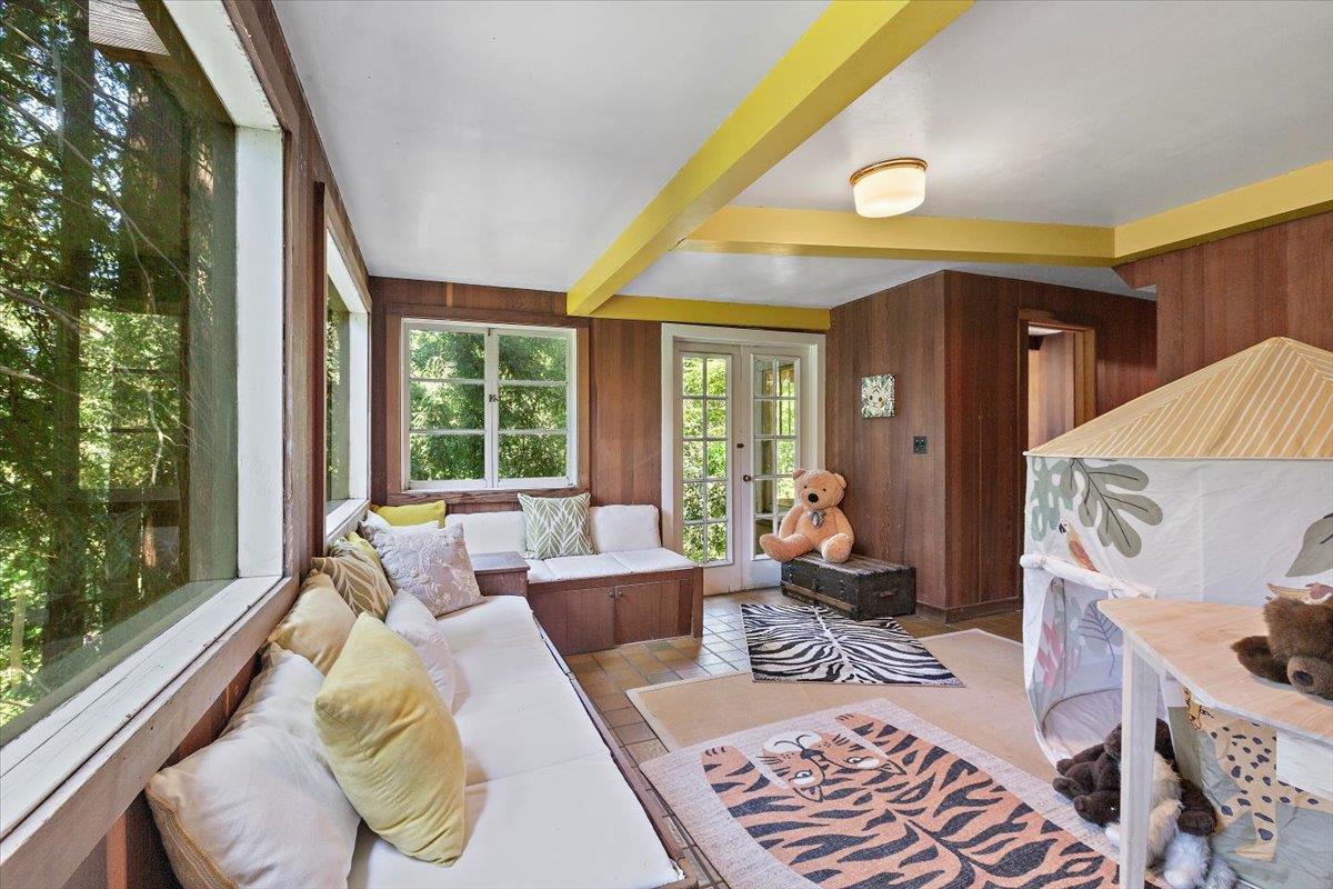 Detail Gallery Image 22 of 29 For 31 Skyline Dr, Woodside,  CA 94062 - 4 Beds | 2 Baths