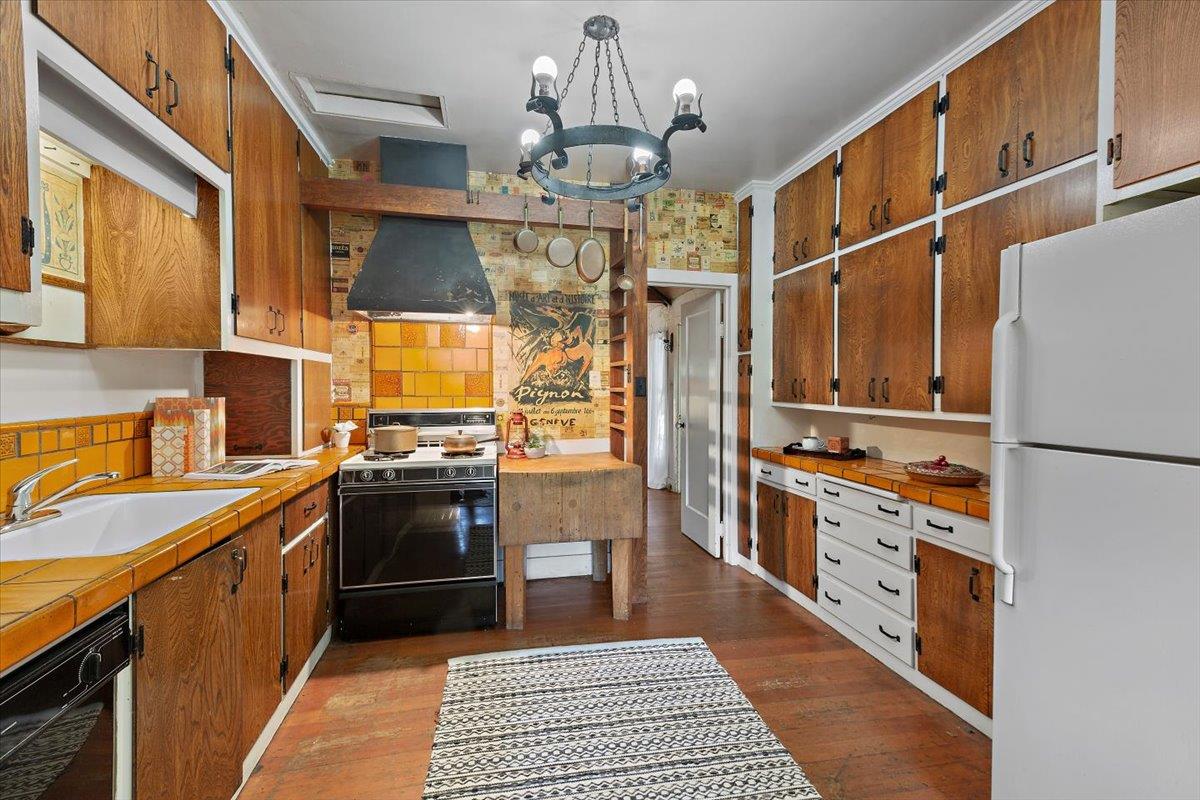 Detail Gallery Image 9 of 29 For 31 Skyline Dr, Woodside,  CA 94062 - 4 Beds | 2 Baths